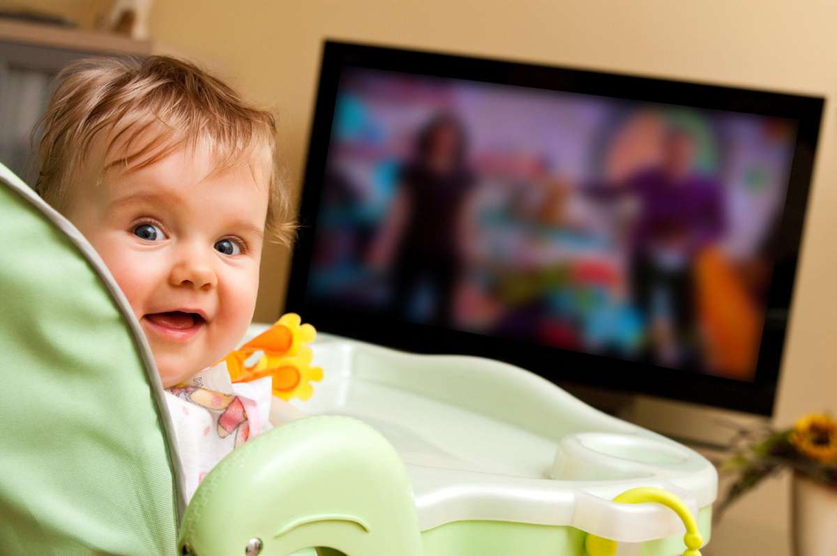 Fussy babies get more screen time, study finds