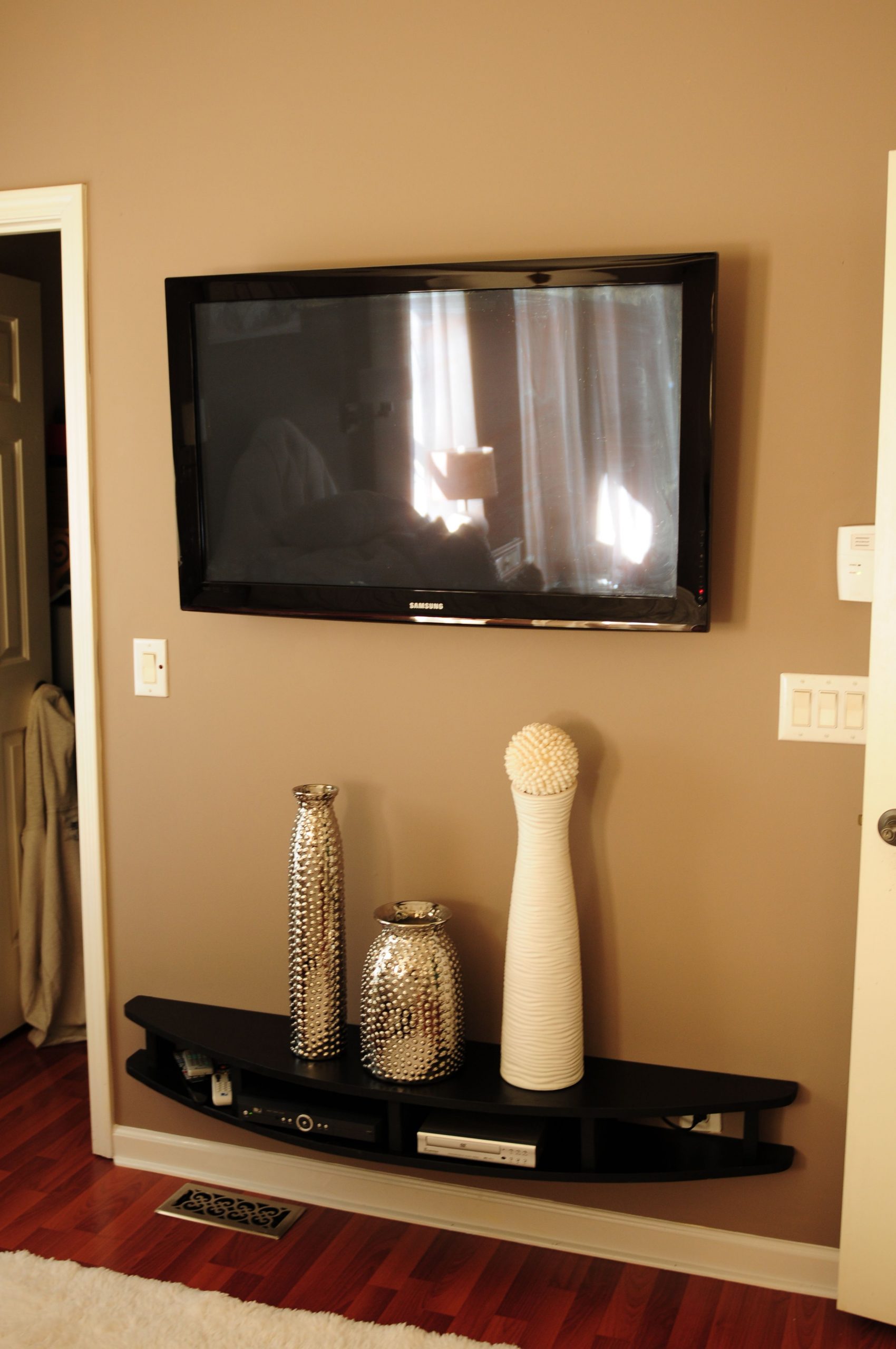 Hubby built modern shelves to wall mount under tv. He is so smart ...